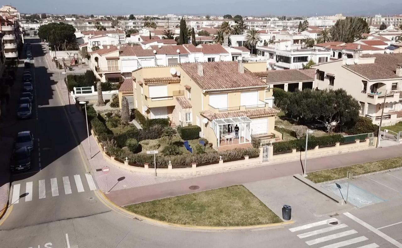 Apartament Amb Jardi A La Platja D'Empuriabrava Buitenkant foto